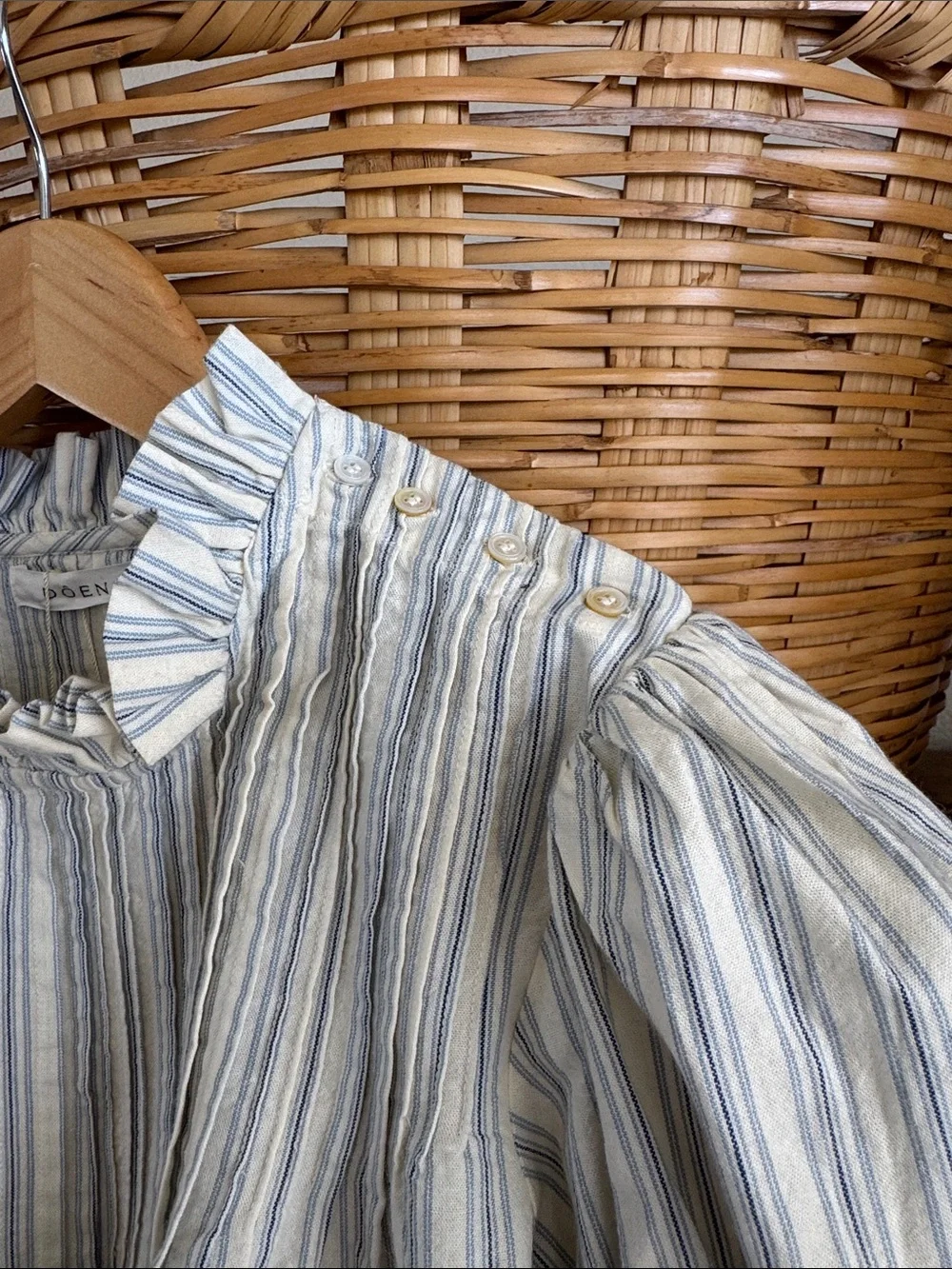Doen Darien Top Striped Chambray large NWT Women’s Cream Striped Puff Sleeve Top